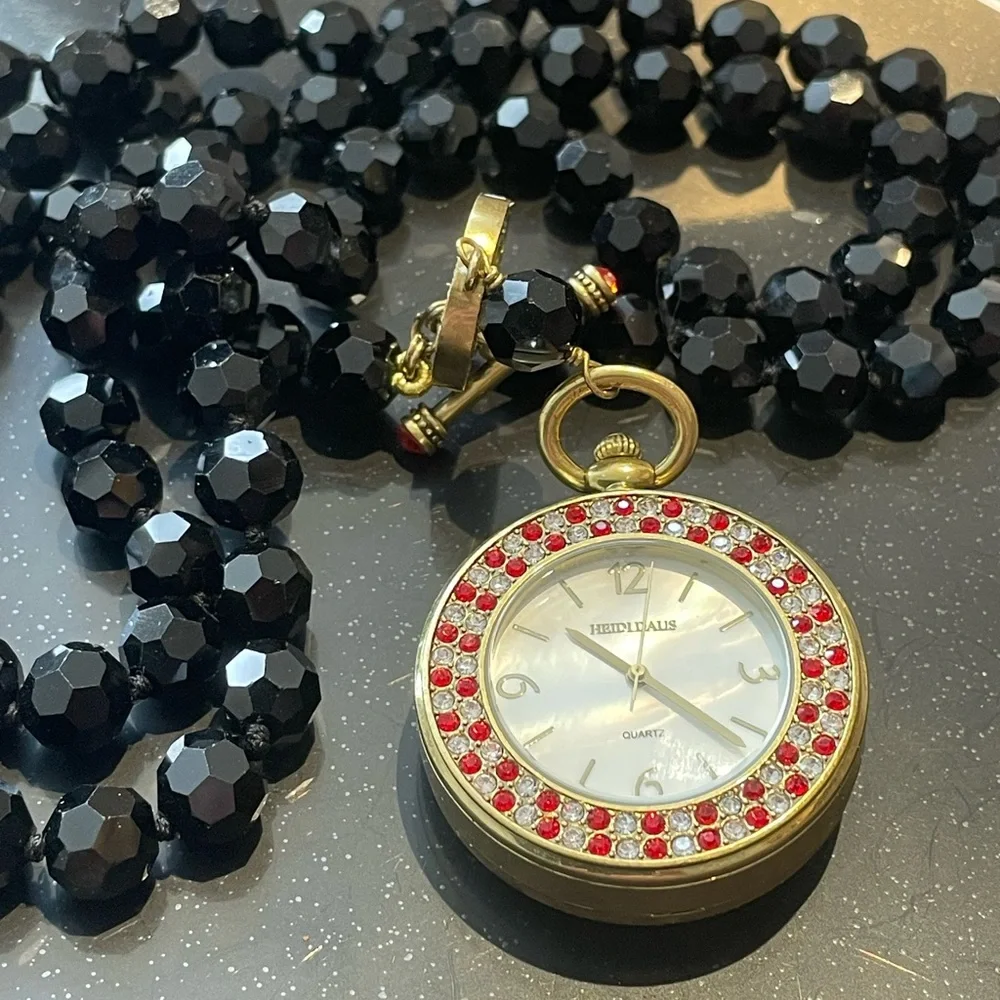Elegant Black and Gold Necklace with Red Accents - Picture 3 of 6